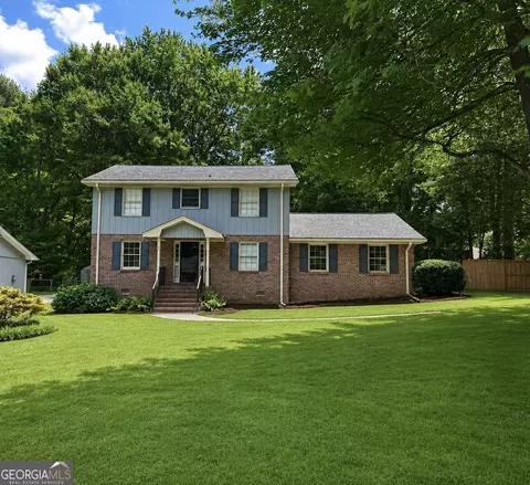 4056 White Oak Ln SW, Lilburn, GA 30047