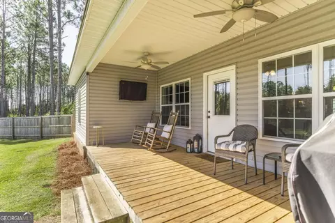 Exterior - 609 Live Oak Way, Dublin, GA 31021 photo 4 of 10