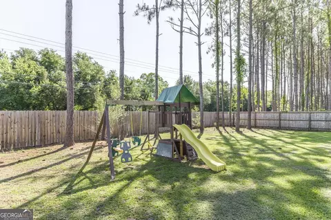 Exterior - 609 Live Oak Way, Dublin, GA 31021 photo 8 of 10