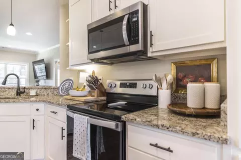 Kitchen - 609 Live Oak Way, Dublin, GA 31021 photo 3 of 3