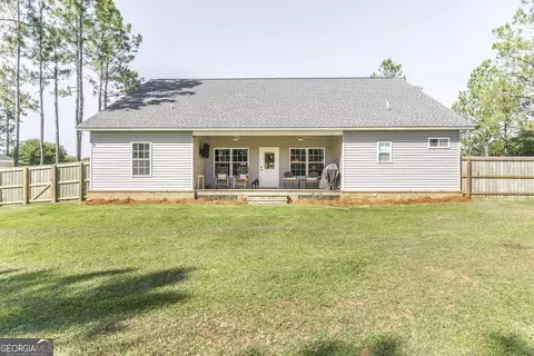 Exterior - 609 Live Oak Way, Dublin, GA 31021 photo 6 of 10