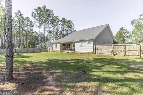 Exterior - 609 Live Oak Way, Dublin, GA 31021 photo 5 of 10