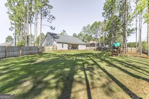 Exterior - 609 Live Oak Way, Dublin, GA 31021 photo 7 of 10
