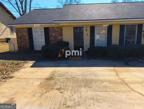 102 Peachtree Ct, Lagrange, GA 30241