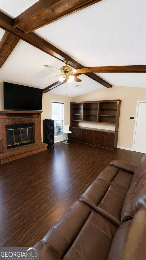 Living - 1054 Glass Bridge Rd, Lagrange, GA 30240 photo 2 of 3