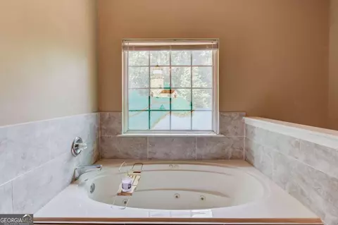 Bath - 165 John Sharp Rd, Colbert, GA 30628 photo 3 of 3