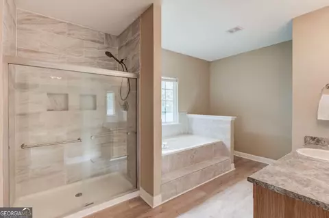 Bath - 165 John Sharp Rd, Colbert, GA 30628 photo 1 of 3