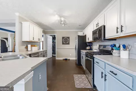 Kitchen - 260 Bridgemill Ln, Hampton, GA 30228 photo 2 of 7