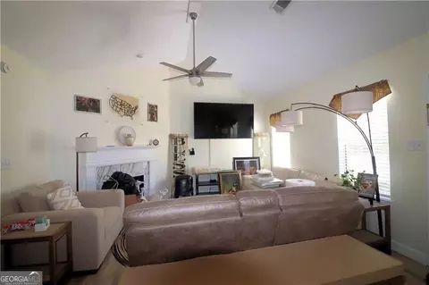 105 Woodgate Dr, Fayetteville, GA 30214