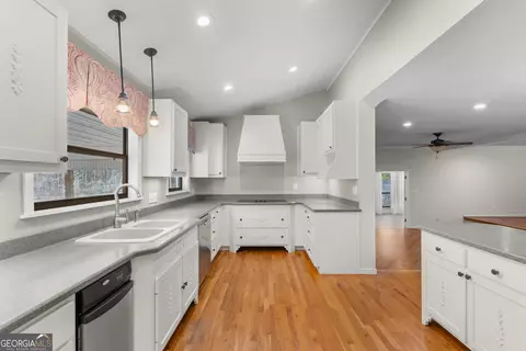 Kitchen - 549 Kendricks Rd, Brooklet, GA 30415 photo 2 of 3