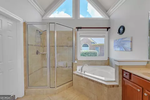 Bath - 2720 Heritage Bend Ct, Grayson, GA 30017 photo 2 of 11