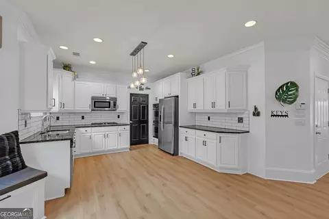 Kitchen - 2720 Heritage Bend Ct, Grayson, GA 30017 photo 3 of 9