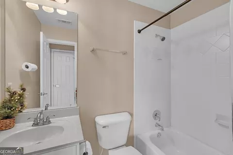 Bath - 2720 Heritage Bend Ct, Grayson, GA 30017 photo 11 of 11