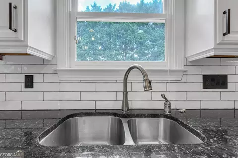Kitchen - 2720 Heritage Bend Ct, Grayson, GA 30017 photo 8 of 9