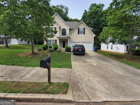 220 Laura Cir, College Park, GA 30349