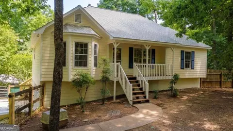 623 Peachtree Dr SE, White, GA 30184