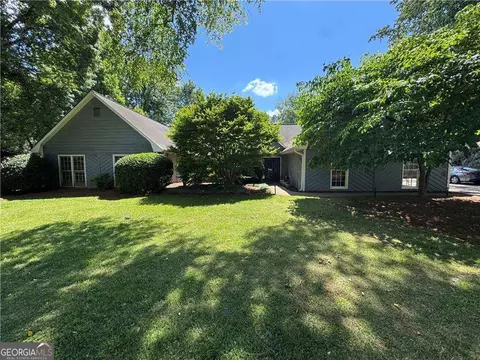 555 Saddle Creek Cir, Roswell, GA 30076