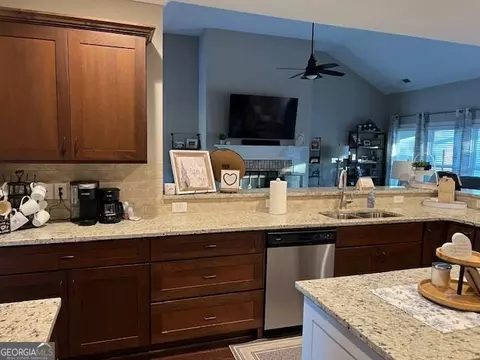 Kitchen - 19 Chatham Ct, Williamson, GA 30292 photo 4 of 8