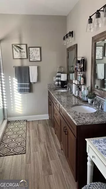 Bath - 19 Chatham Ct, Williamson, GA 30292 photo 3 of 4