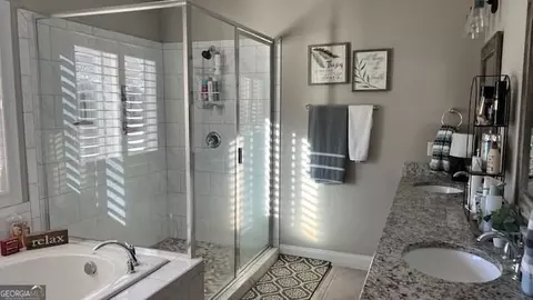 Bath - 19 Chatham Ct, Williamson, GA 30292 photo 1 of 4