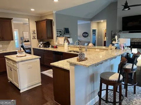 Kitchen - 19 Chatham Ct, Williamson, GA 30292 photo 6 of 8