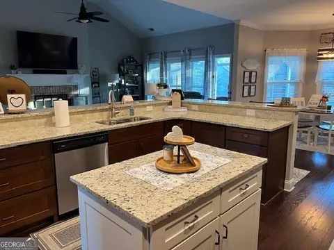 Kitchen - 19 Chatham Ct, Williamson, GA 30292 photo 2 of 8