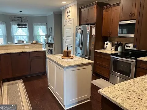 Kitchen - 19 Chatham Ct, Williamson, GA 30292 photo 3 of 8