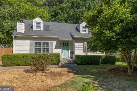 2406 Woodridge Dr, Decatur, GA 30033