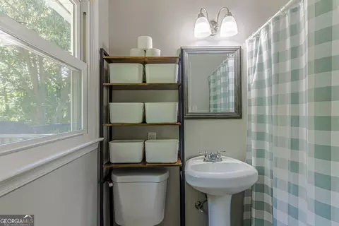 Bath - 1527 Bennett Rd, Grayson, GA 30017 photo 1 of 3