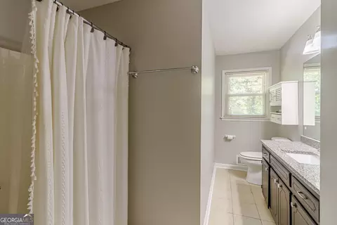 Bath - 1527 Bennett Rd, Grayson, GA 30017 photo 3 of 3