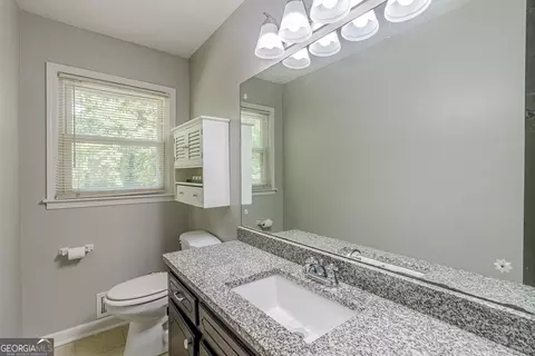 Bath - 1527 Bennett Rd, Grayson, GA 30017 photo 2 of 3