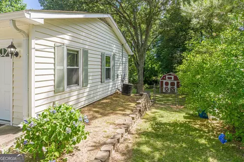 Exterior - 1527 Bennett Rd, Grayson, GA 30017 photo 2 of 4