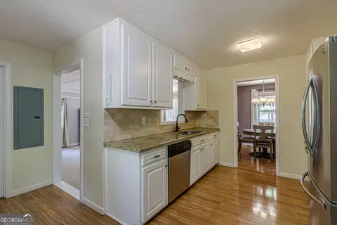Kitchen - 1527 Bennett Rd, Grayson, GA 30017 photo 3 of 3