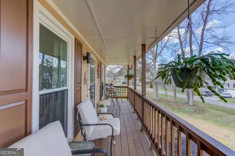 1521 Hunters Cv, Auburn, GA 30011