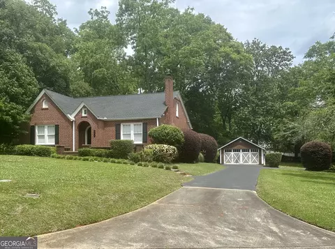 704 Woodland Dr, Griffin, GA 30224