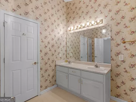 Bath - 75 Pebble Dr, Covington, GA 30016 photo 3 of 6