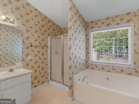Bath - 75 Pebble Dr, Covington, GA 30016 photo 2 of 6