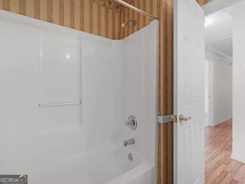 Bath - 75 Pebble Dr, Covington, GA 30016 photo 5 of 6