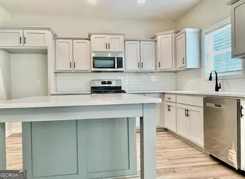 Kitchen - 100 Fenwick Manor Dr, Lagrange, GA 30241 photo 1 of 3