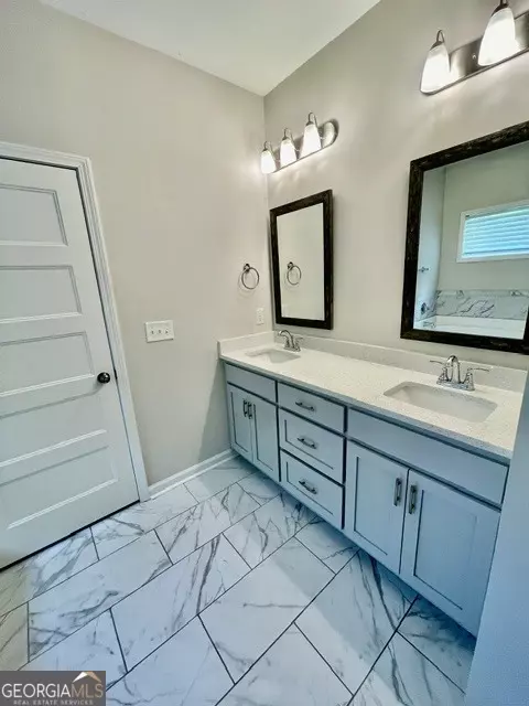 Bath - 100 Fenwick Manor Dr, Lagrange, GA 30241 photo 2 of 3
