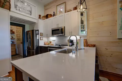 Kitchen - 1 E 3rd Ave #304, Rome, GA 30161 photo 3 of 6