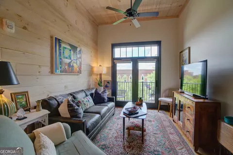 Living - 1 E 3rd Ave #304, Rome, GA 30161 photo 1 of 5