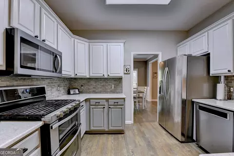 Kitchen - 7670 Paces Ln, Gainesville, GA 30506 photo 4 of 5