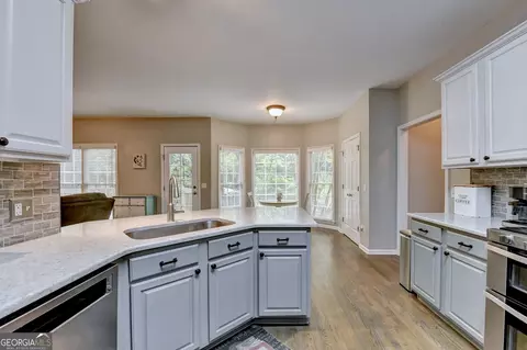 Kitchen - 7670 Paces Ln, Gainesville, GA 30506 photo 5 of 5