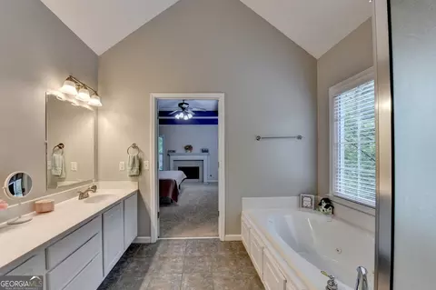 Bath - 7670 Paces Ln, Gainesville, GA 30506 photo 6 of 7