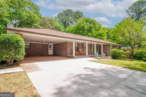 2822 Cartwright Dr, Decatur, GA 30033