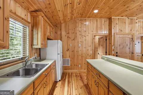 Kitchen - 95 Marshall Ln, Tiger, GA 30576 photo 8 of 9