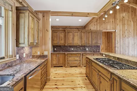 Kitchen - 95 Marshall Ln, Tiger, GA 30576 photo 5 of 9