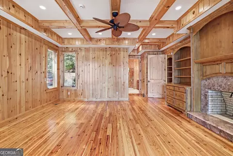 Living - 95 Marshall Ln, Tiger, GA 30576 photo 3 of 4