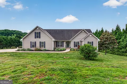 221 Grand Magnolia Ln, Clarkesville, GA 30523